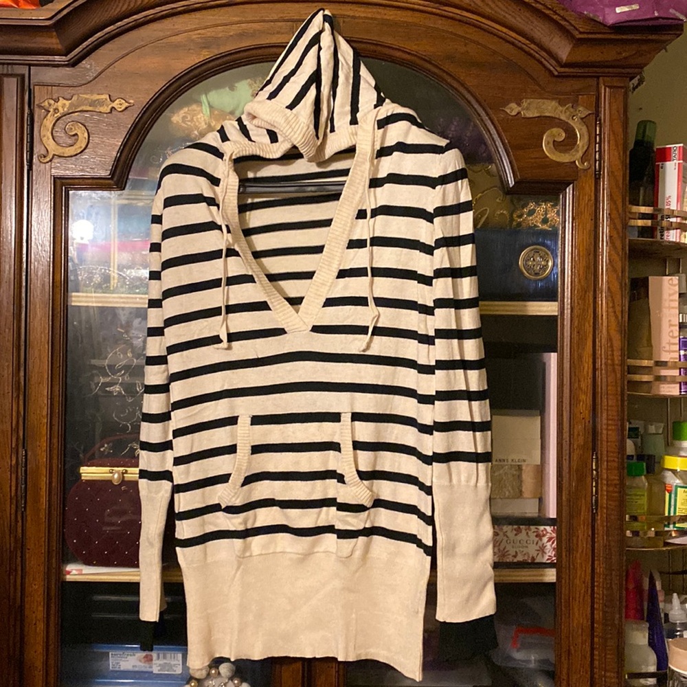 Long sleeve hoodie black and cream